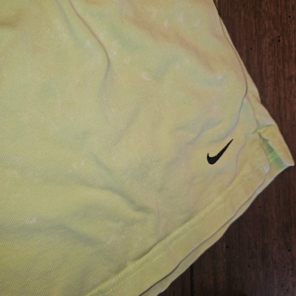 Womens Nike Shorts - Picture 3 of 6